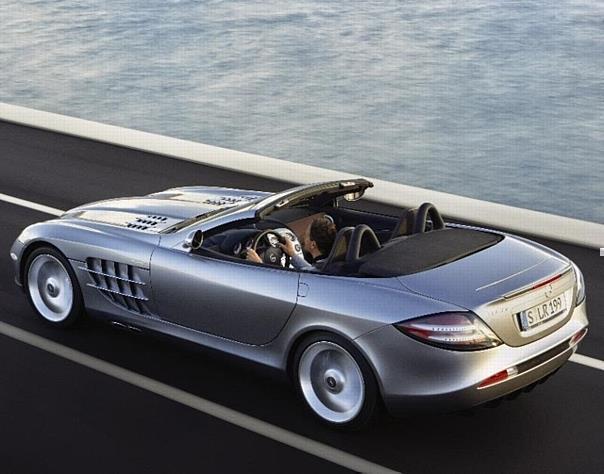 Wie die Coupéversion vereint auch der neue Mercedes-Benz SLR McLaren Roadster den Mythos der erfolgreichen SLR-Rennsportmodelle aus den Fünfzigerjahren.